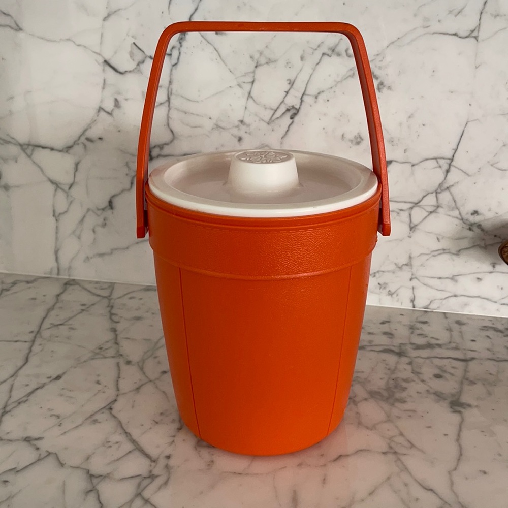 Vintage Rubbermaid ice bucket